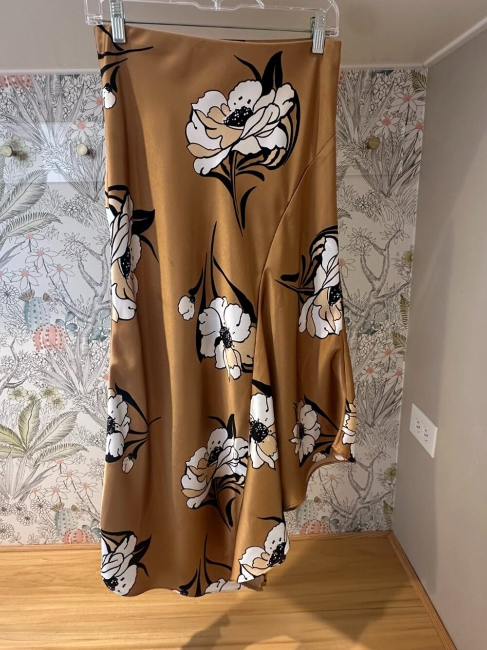 WHBM Floral Satin Midi Skirt Size 2 - Picture 4 of 11